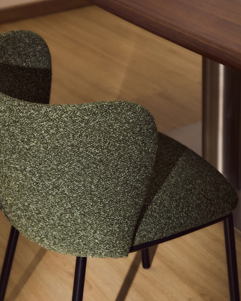 Stuhl Ciselia in dicker, dunkelgrüner Chenille mit Stahlbeinen mit schwarzem Finish, FSC M