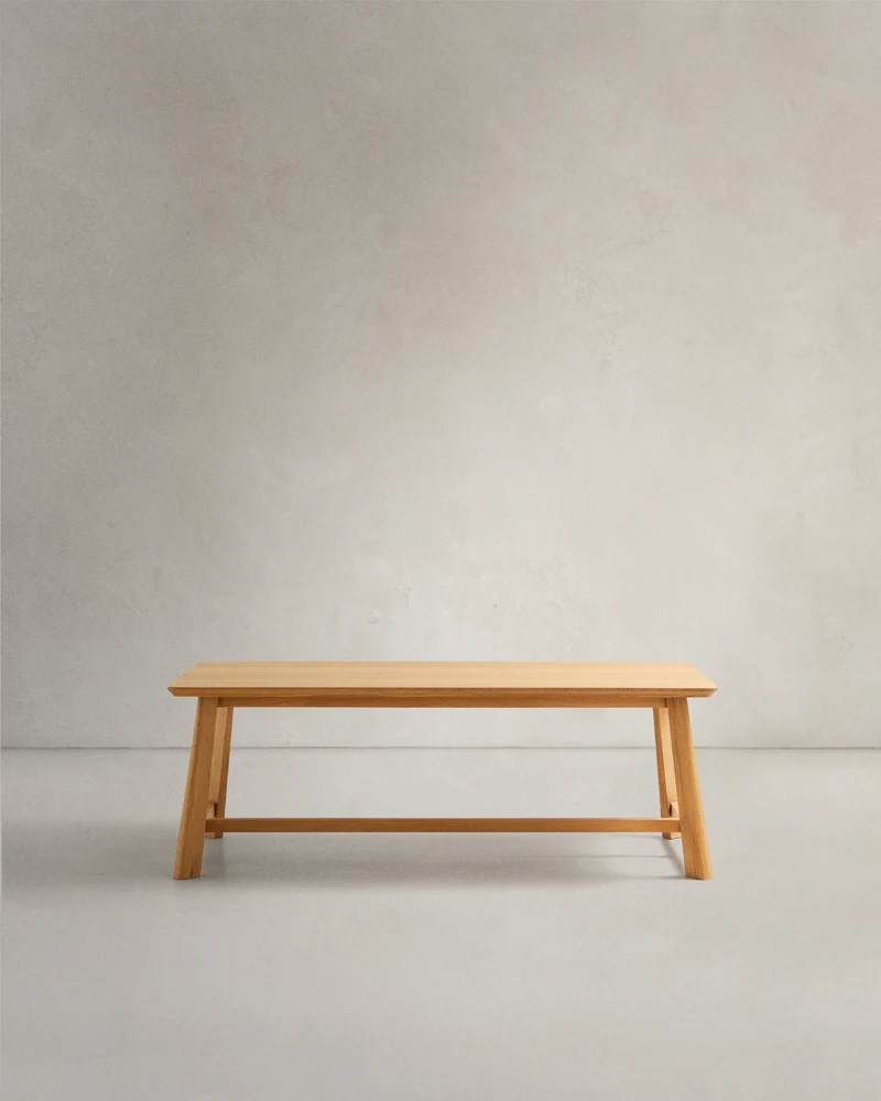 Tisch Idun aus furniertem und massivem Eichenholz mit Finish in natürlichem Farbton FSC Mi