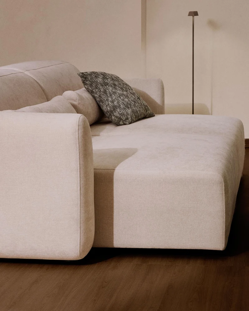 4-Sitzer-Sofa Lares mit elektrisch ausfahrbaren Sitzen und verstellbarer Kopfstütze in bei