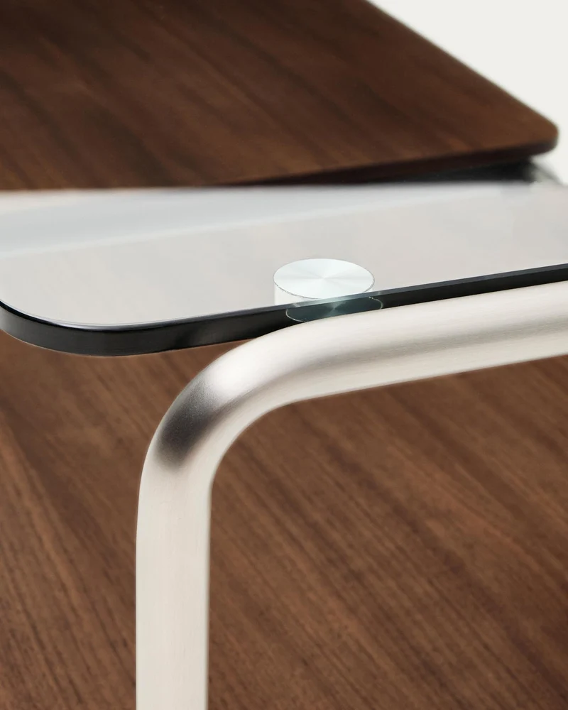 Couchtisch Tarsel aus gehärtetem Glas sowie Platte aus Nussbaumfurnier mit Gestell aus geb