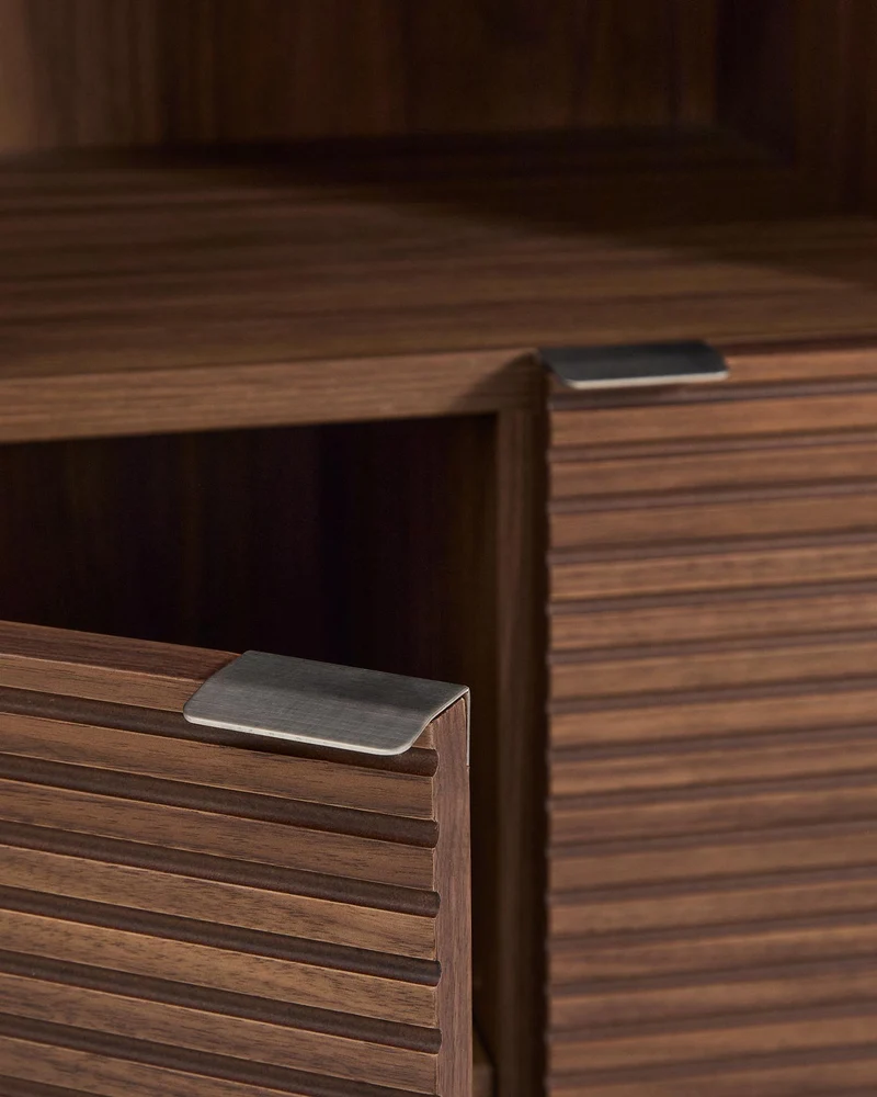 Highboard Norlen mit 4 Türen aus Nussbaumfurnier FSC Mix Credit 100 x 163 cm