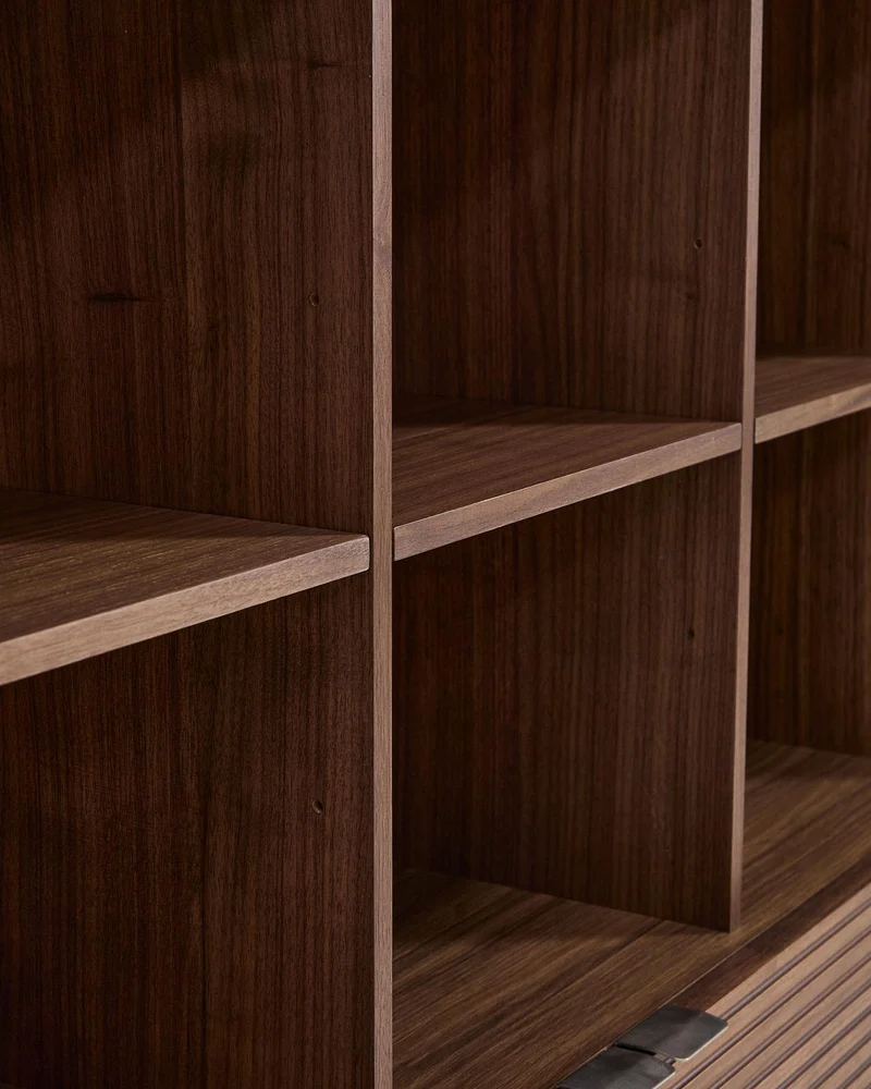 Highboard Norlen mit 4 Türen aus Nussbaumfurnier FSC Mix Credit 100 x 163 cm