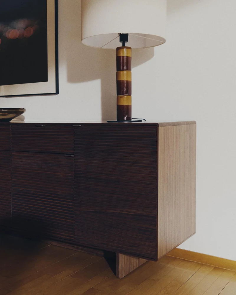 Highboard Norlen mit 4 Türen und 2 Schubladen aus Nussbaumfurnier FSC Mix Credit 194,5 x 7