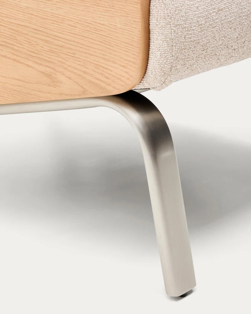 Sessel Amsen in Beige aus Eichensperrholz mit Beinen aus em gebürsteten Edelstahl