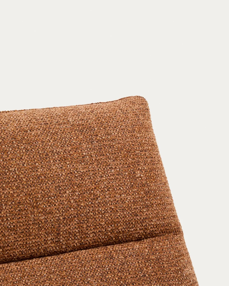 Sessel Asen in terrakottafarbener Chenille mit schwarzen Stahlbeinen FSC 100%