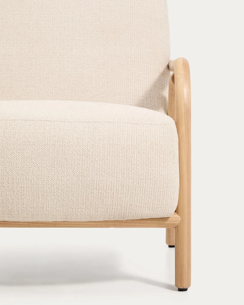 Sessel Sylo aus beiger Chenille und massivem Eschenholz mit naturfarbenem Finish, FSC 100