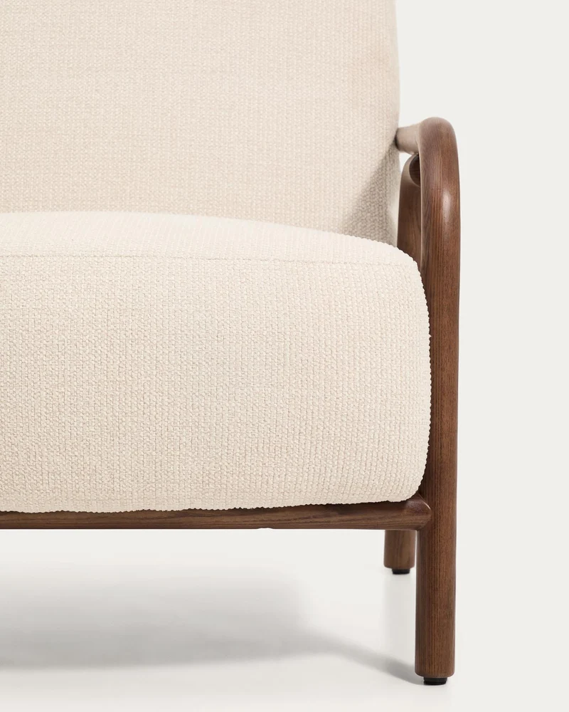 Sessel Sylo aus beiger Chenille und massivem Eschenholz mit nussbaumfarbenem Finish, FSC 1