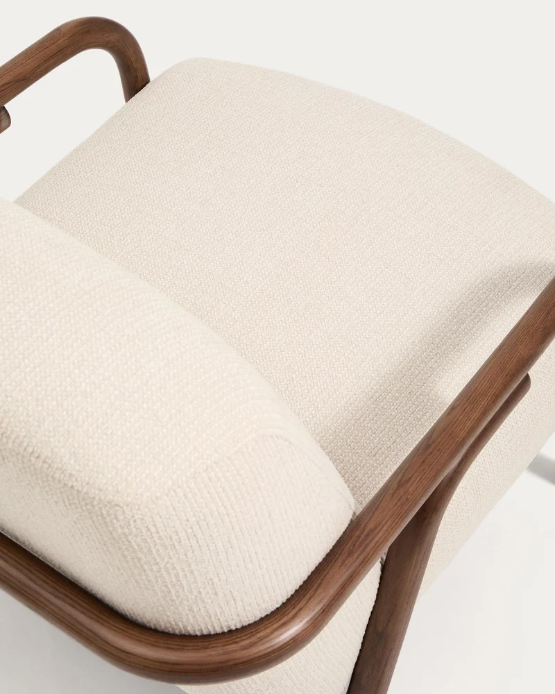 Sessel Sylo aus beiger Chenille und massivem Eschenholz mit nussbaumfarbenem Finish, FSC 1