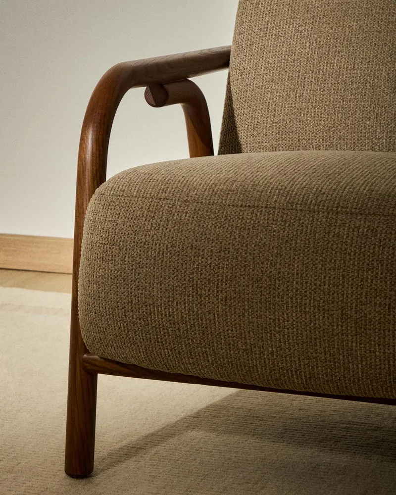 Sessel Sylo aus taupefarbener Chenille und massivem Eschenholz mit nussbaumfarbenem Finish