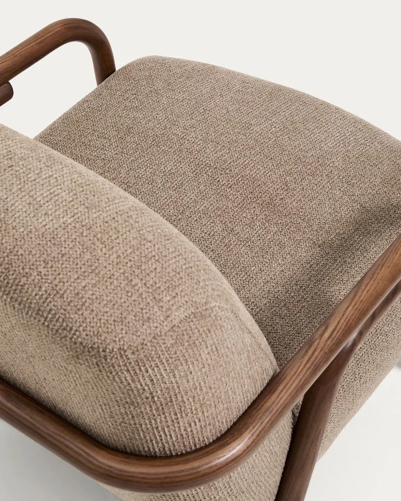 Sessel Sylo aus taupefarbener Chenille und massivem Eschenholz mit nussbaumfarbenem Finish