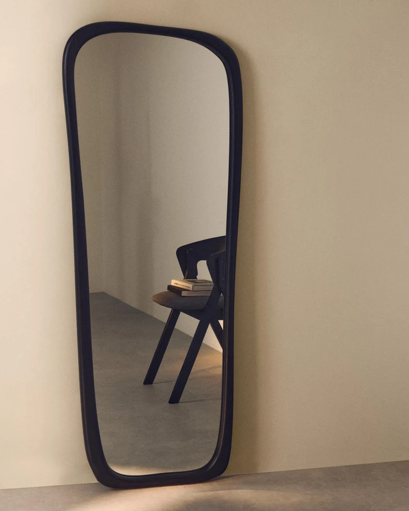 Spiegel Alura aus Teakholz schwarz 158 x 61 cm FSC 100 %