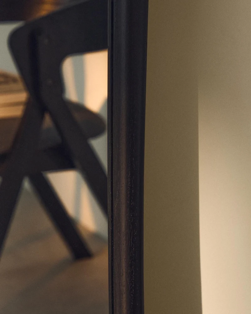 Spiegel Alura aus Teakholz schwarz 158 x 61 cm FSC 100 %
