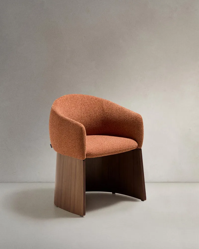 Stuhl Bosca mit terrakottafarbener Chenille und Nussbaumfurnier FSC 100%