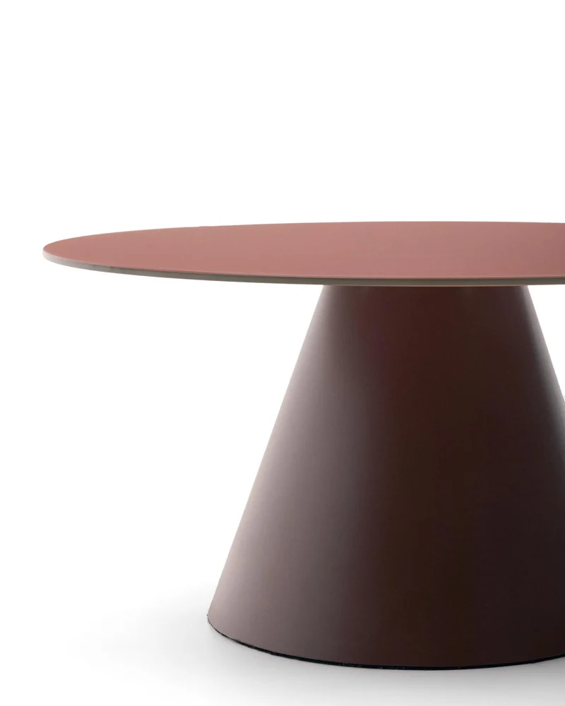 Wilshire Couchtisch aus gehärtetem Milchglas und Stahl matt terracottafarben lackiert Ø80
