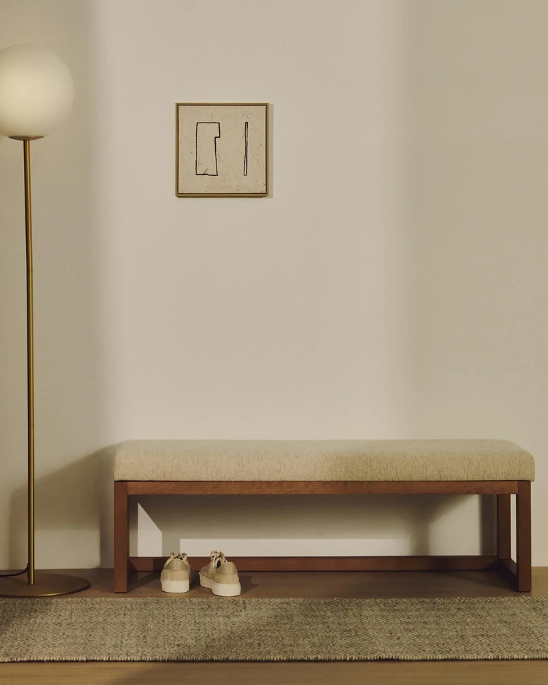 Bank Loya aus beiger Chenille und Buchenholz mit Nussbaum-Finish 128 cm