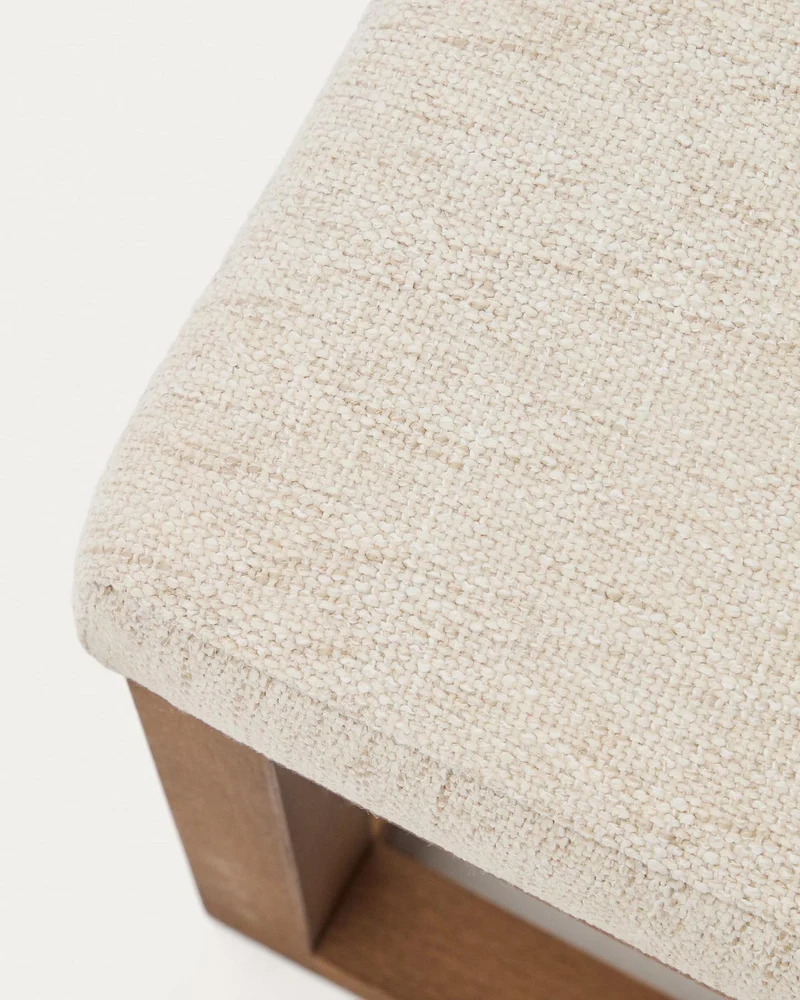 Bank Loya aus beiger Chenille und Buchenholz mit Nussbaum-Finish 128 cm