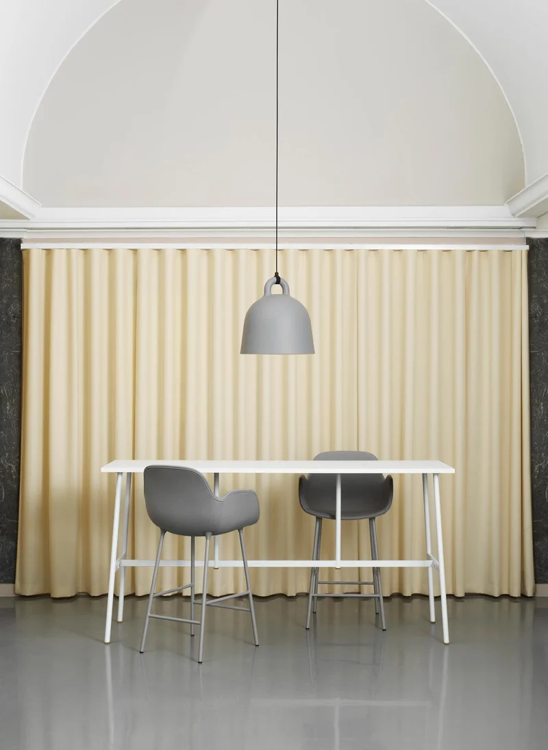 Form Barstuhl mit Armlehne 65 cm gepolstert schwarzes Stahl/Ultra leder